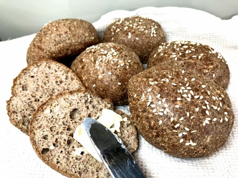 Keto og lavkarbo rundstykker som smaker godt!